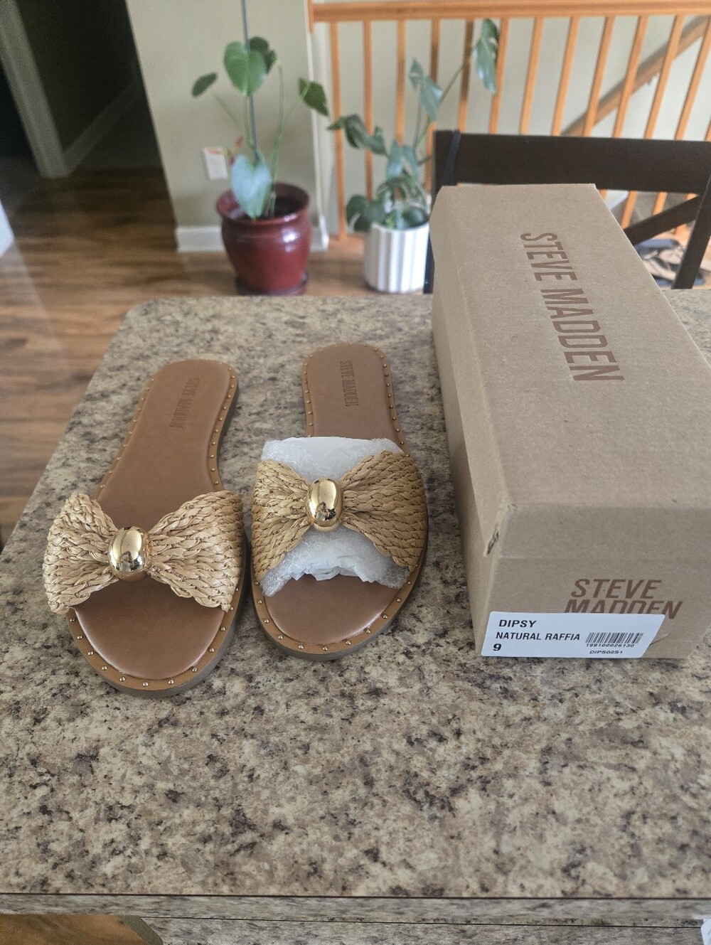 NIB STEVE MADDEN DIPSY NATURAL RAFFIA SANDAL SIZE 9M